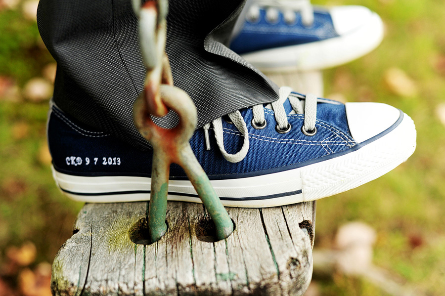 Chelsie & Nick had matching custom Converse. :)