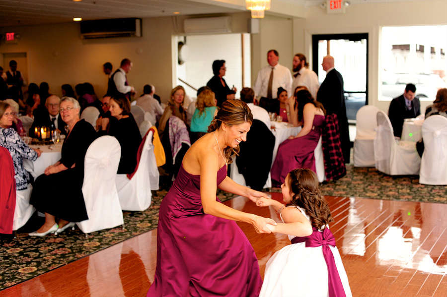 The Maid of Honor dancing with her daughter -- so sweet!