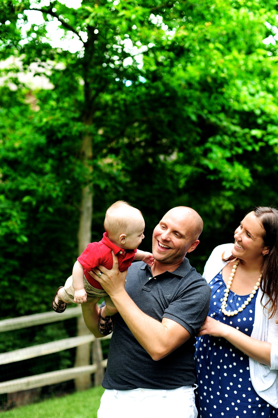 I met up with Rachel & Chad while I was in Cincinnati and photographed them with their little guy, Ari!