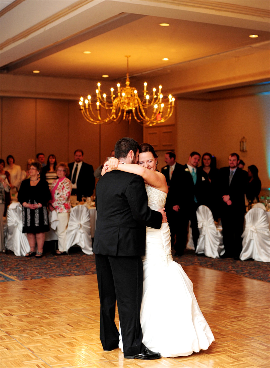 Jasmine & Bryan's first dance.