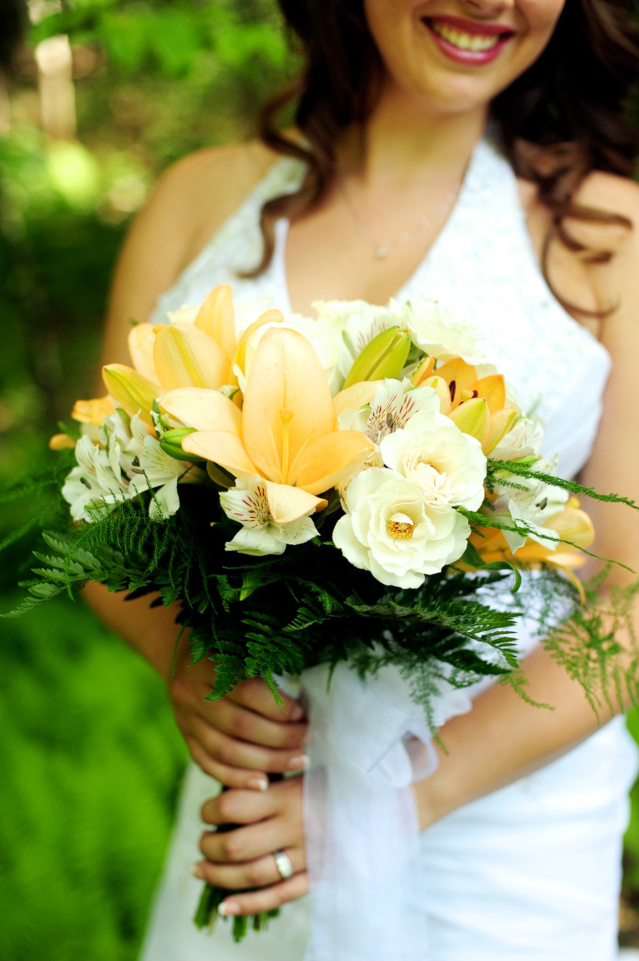 Liz's bouquet was gorgeous -- from Boynton's Greenhouse in Skowhegan, ME.