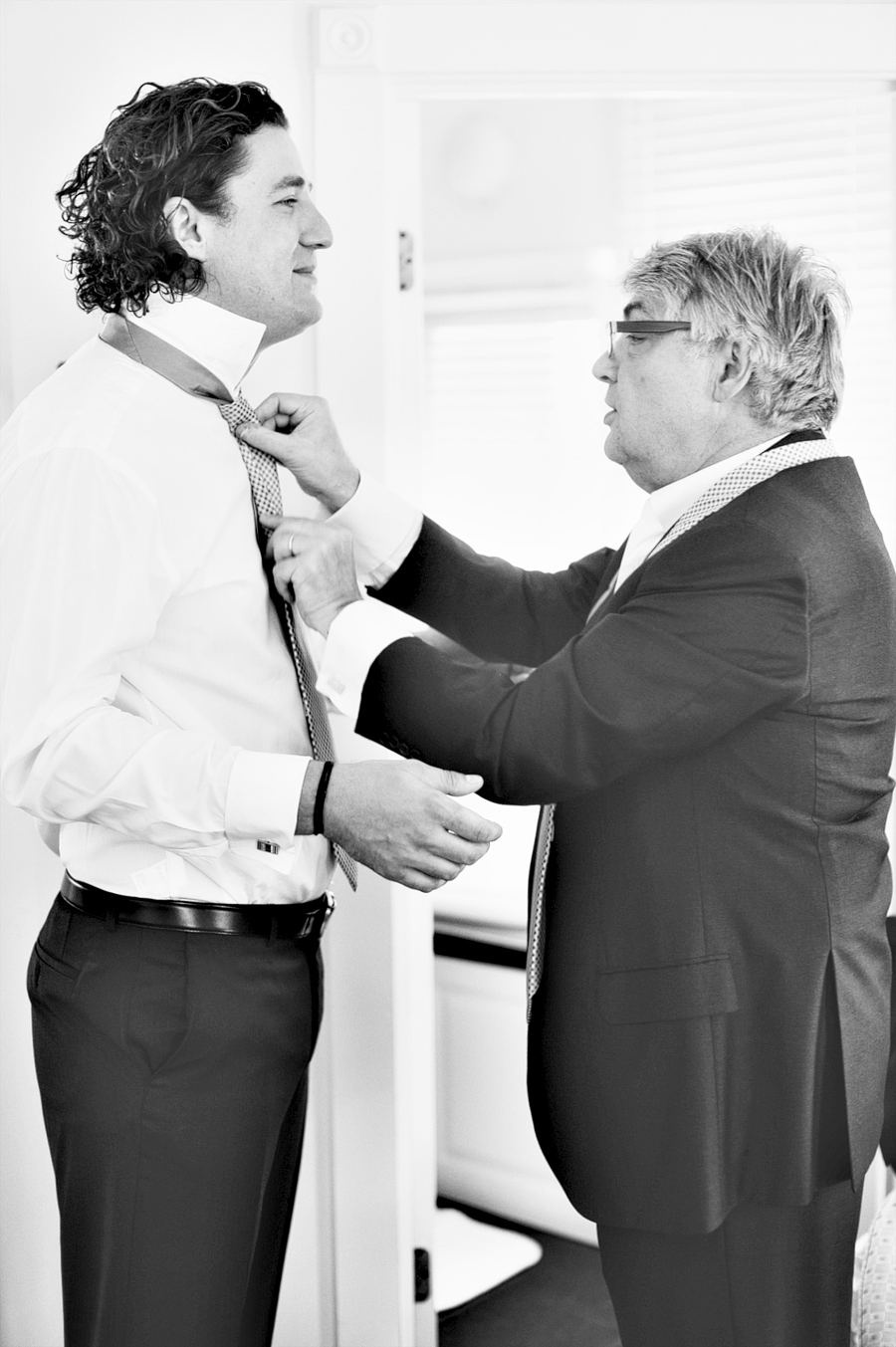 groom's dad helping with his tie