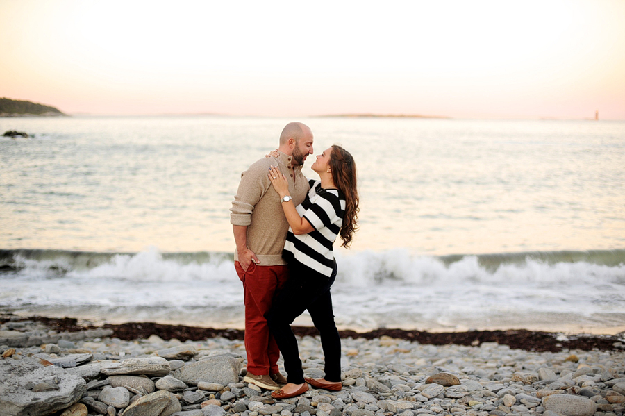 fort williams park beach engagement session