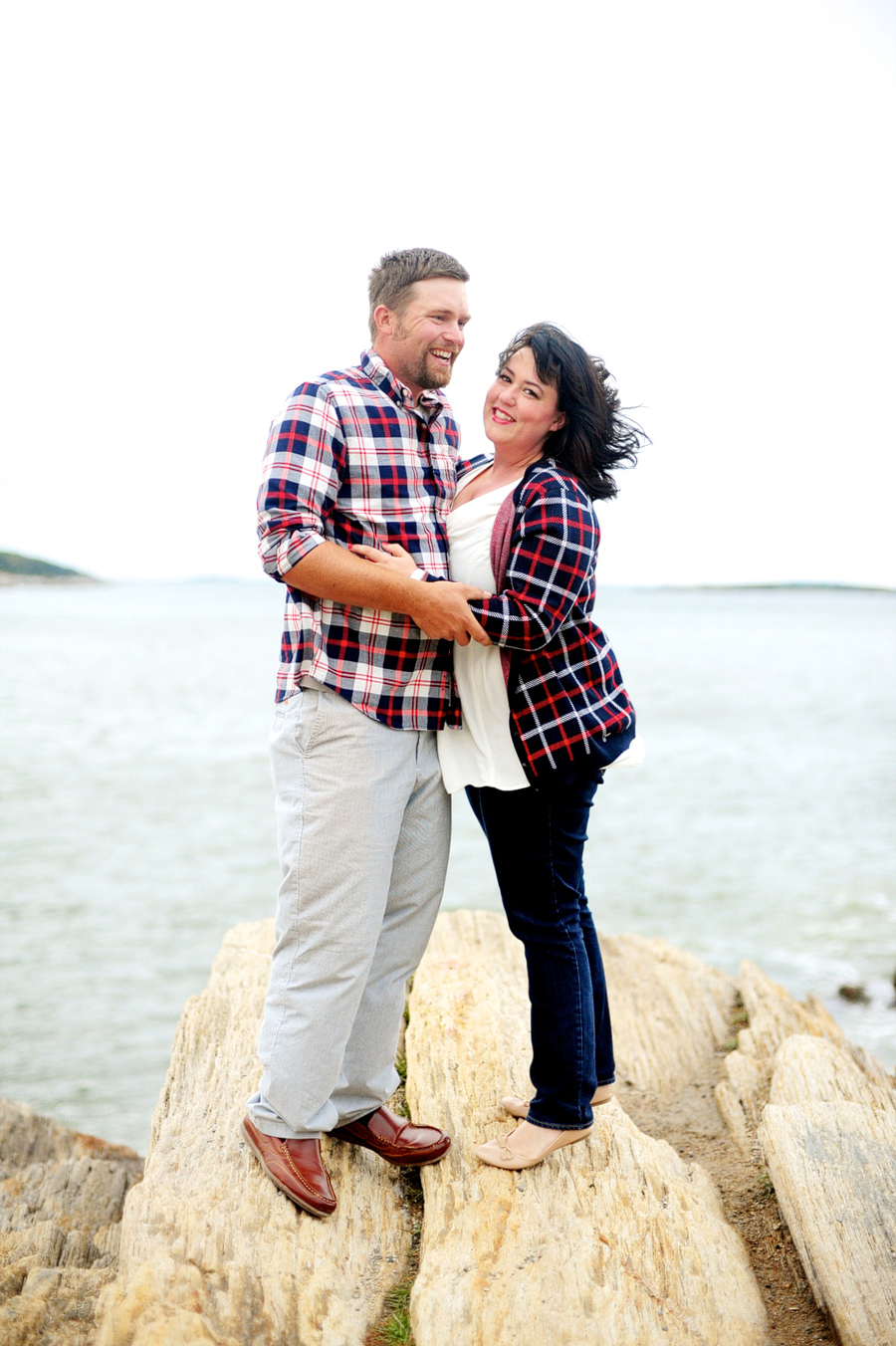 fort williams park couples session, happy couple on the rocks, happy couple by the ocean, maine coast