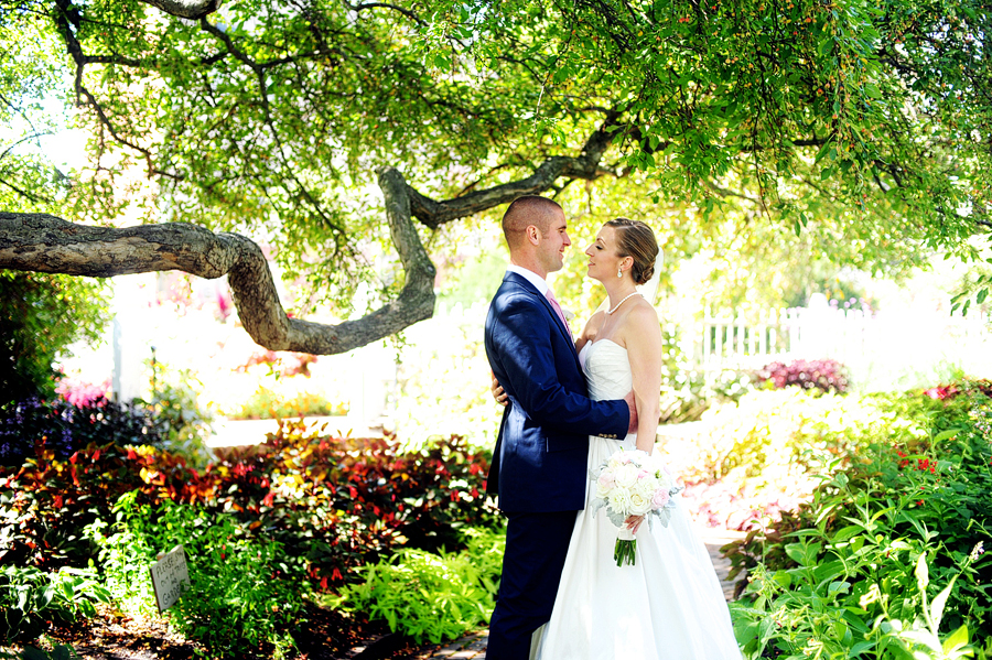 wedding photo in the gardens at prescott park