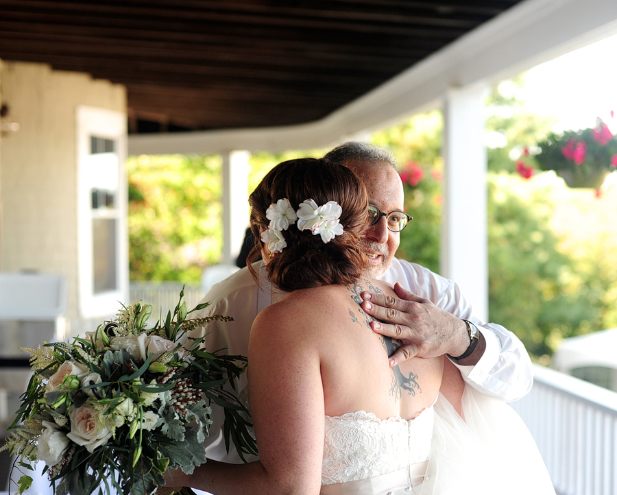 bride hugging her dad