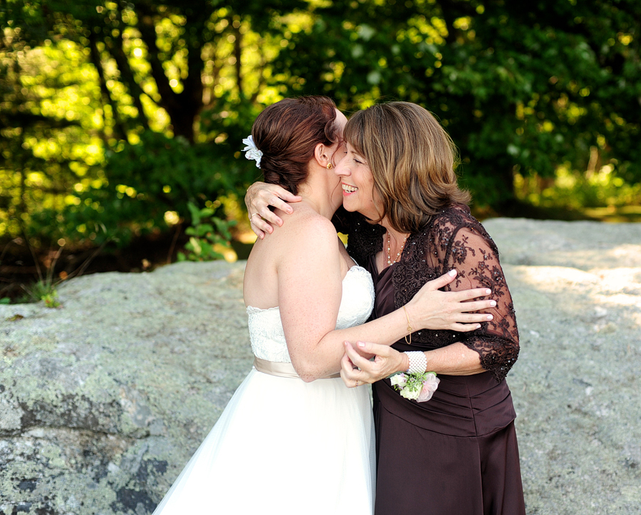 bride hugging her mom