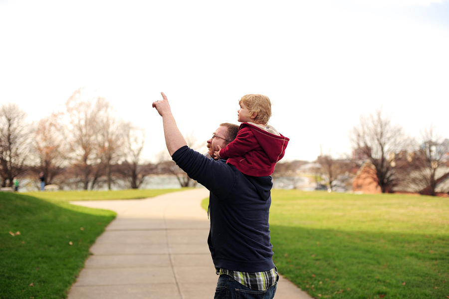 dad pointing to sky with son