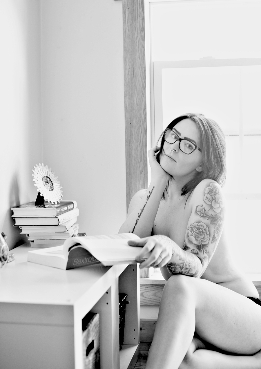 boudoir photo with books