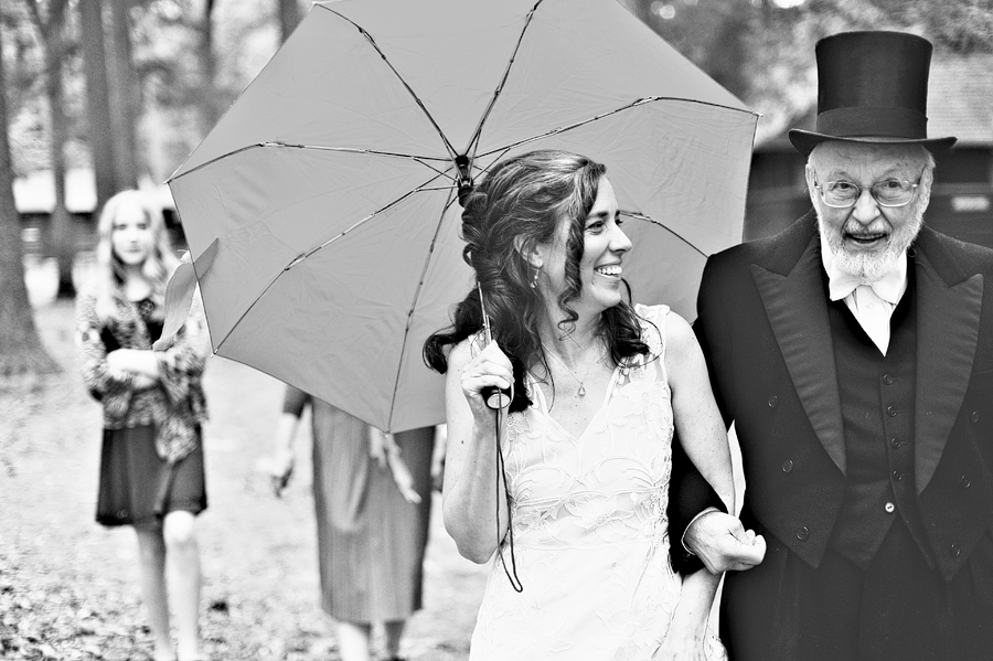 sweet photo of a bride with her dad