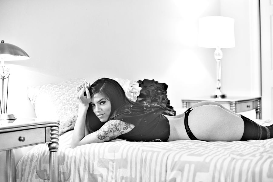 sultry black and white boudoir photos