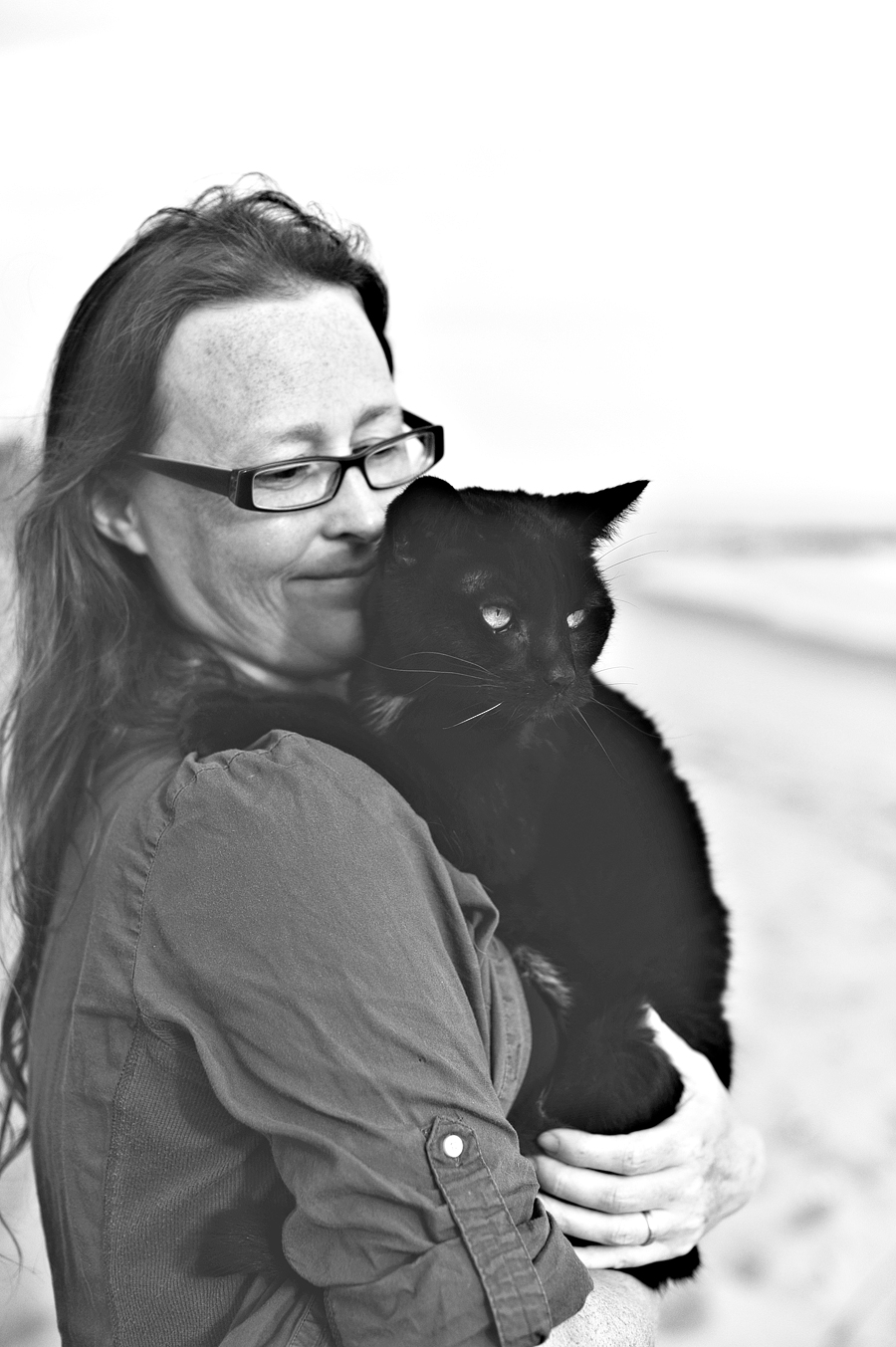 woman posing with her cat