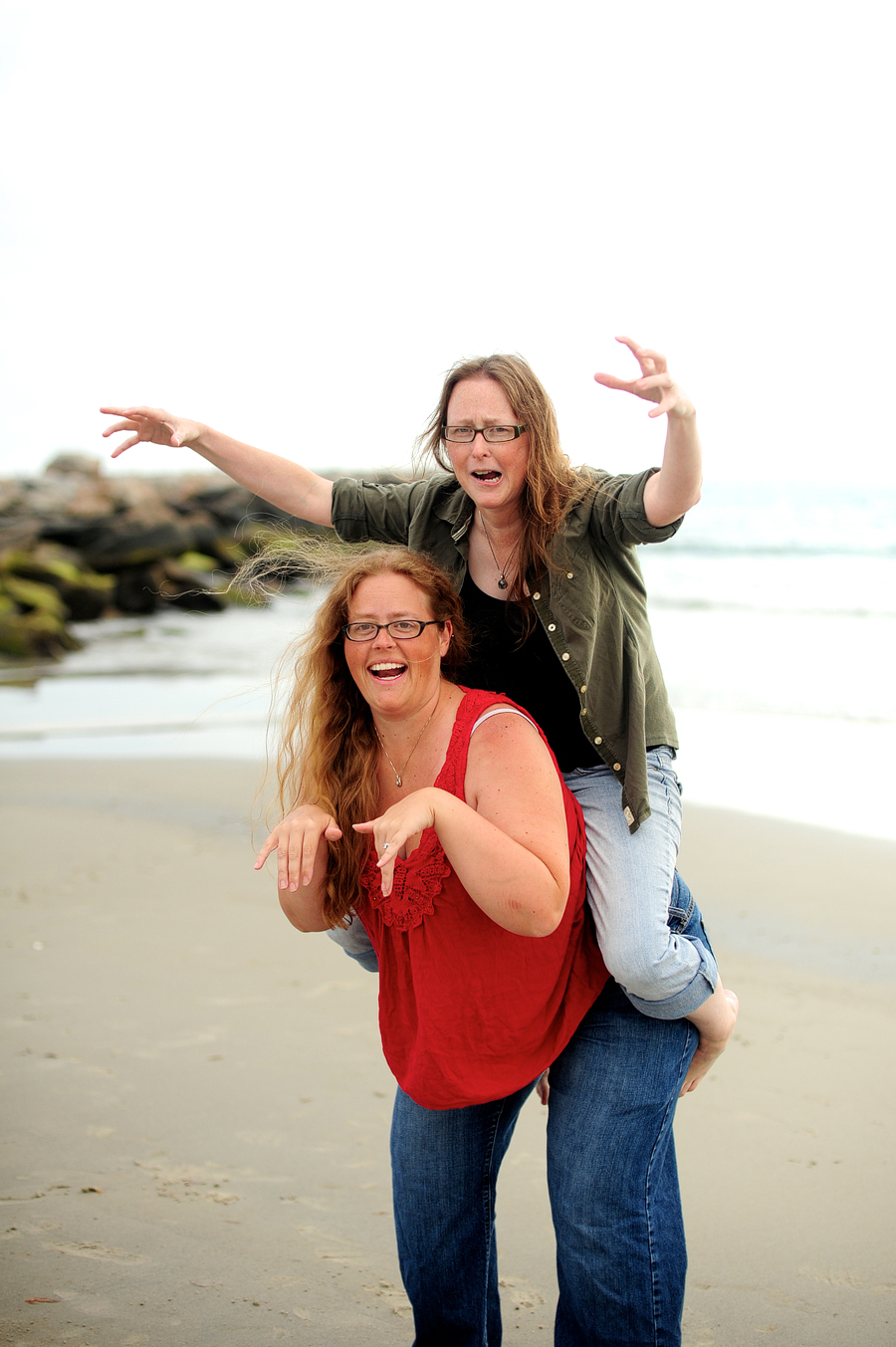 funny sister photo on the beach
