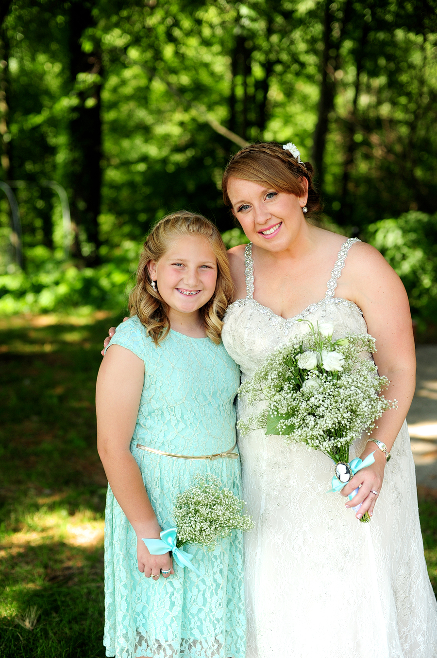 bride with her flower girl