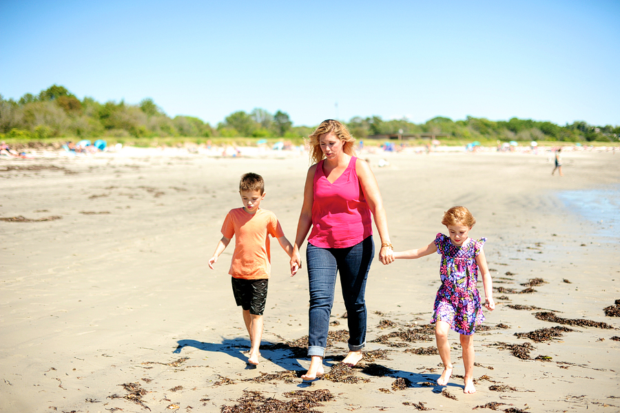 family photos in maine on the beach