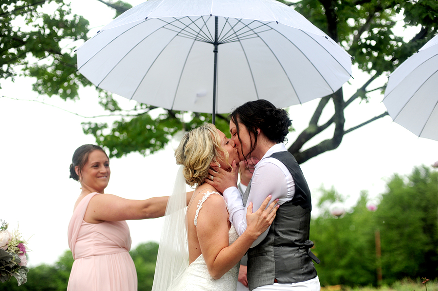 rainy wedding ceremony in new hampshire