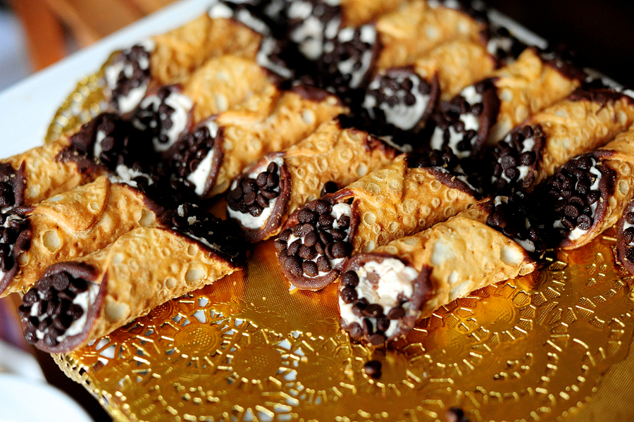 cannolis by kate's bakery & cafe