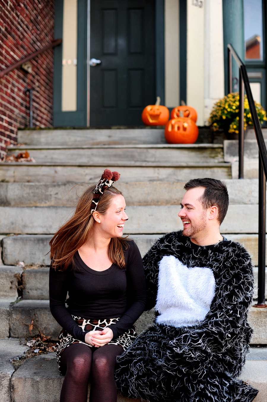 halloween engagement session