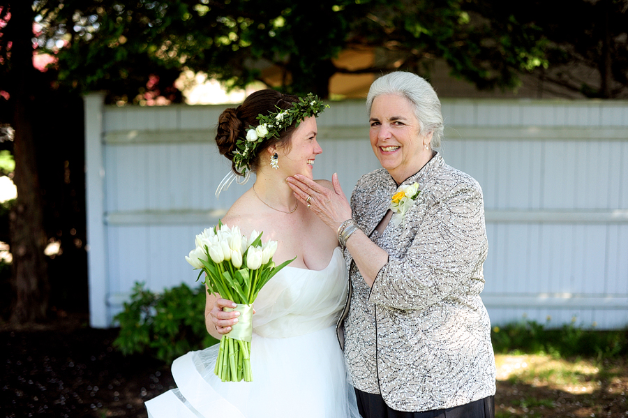 bride with her mother