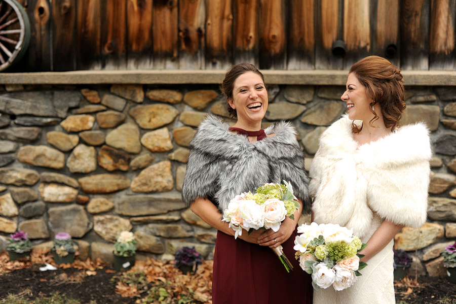 bride with her sister