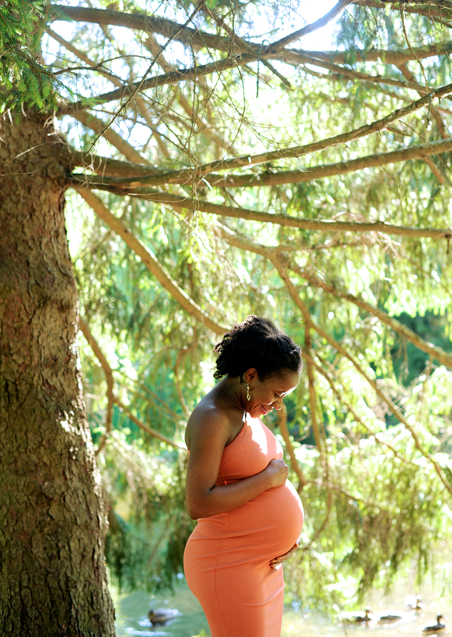 maternity photos at evergreen cemetery