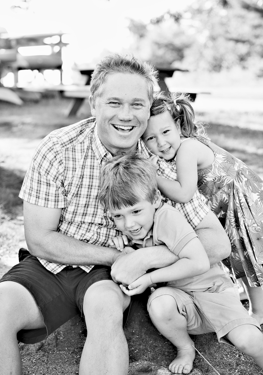 relaxed family photos in maine