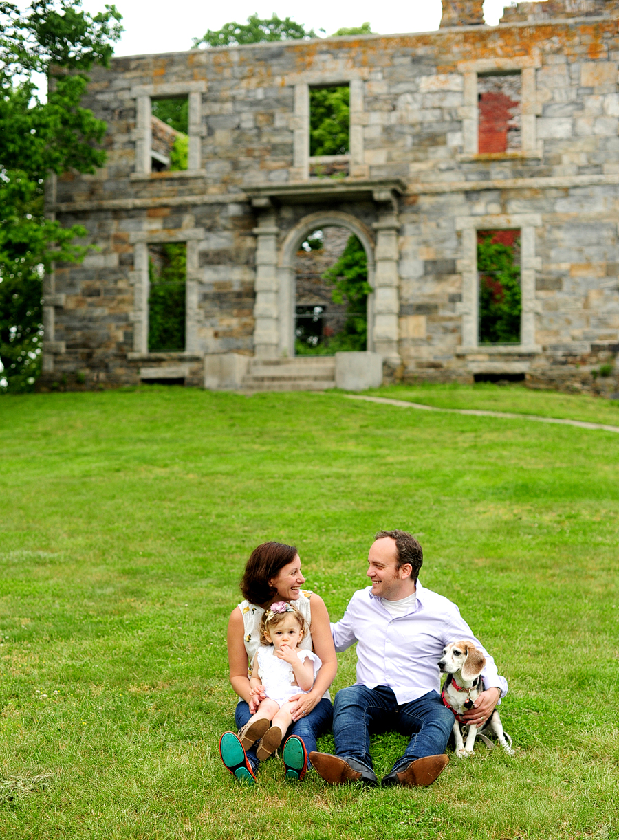 sweet family photos at fort williams