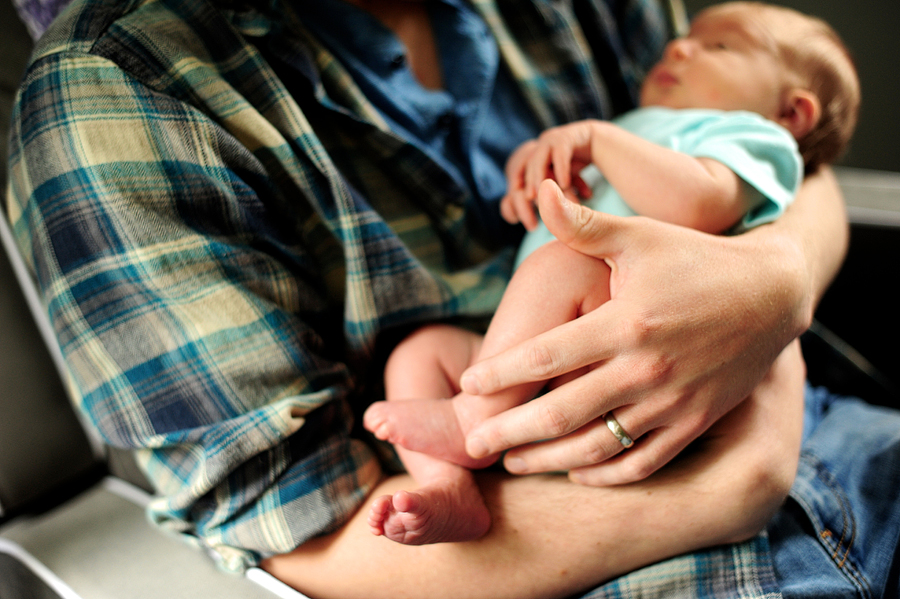 at home newborn photos in maine