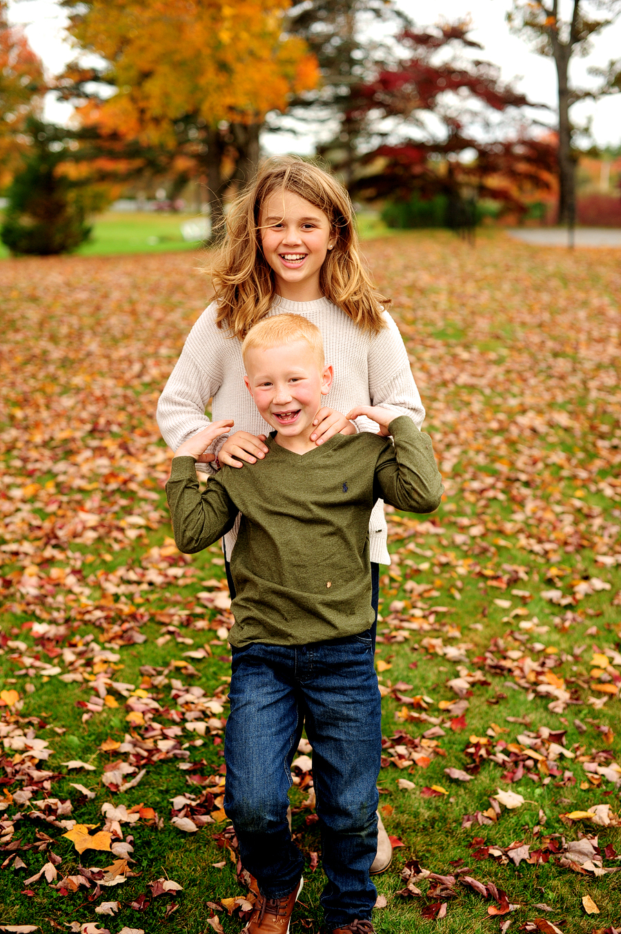 fall family photos at pineland farms